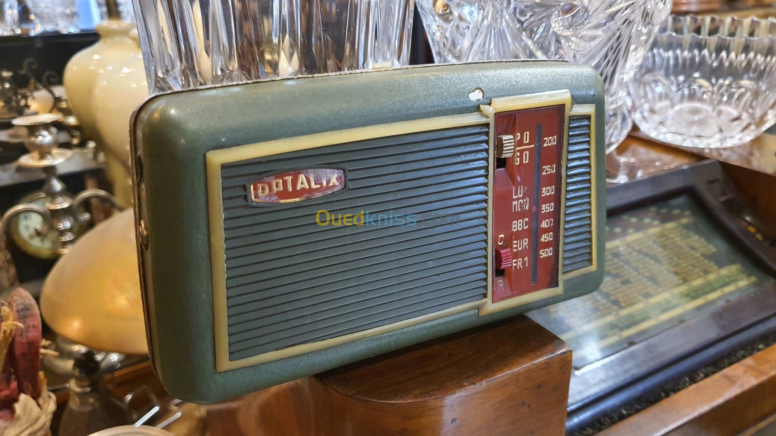 Petite Radio portatif rétro OPTALIX modèle Saint James des années 60