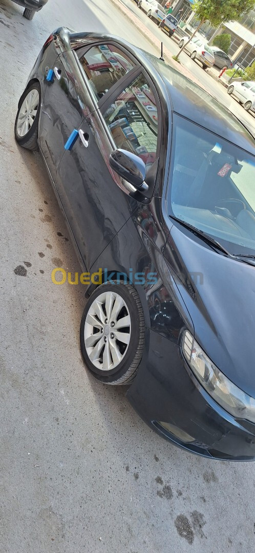 Kia Cerato 2011 3