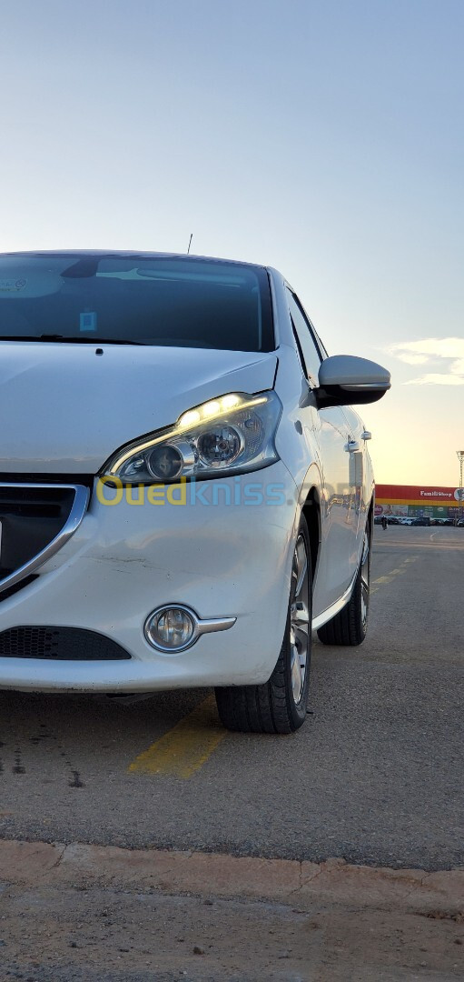 Peugeot 208 2015 Allure