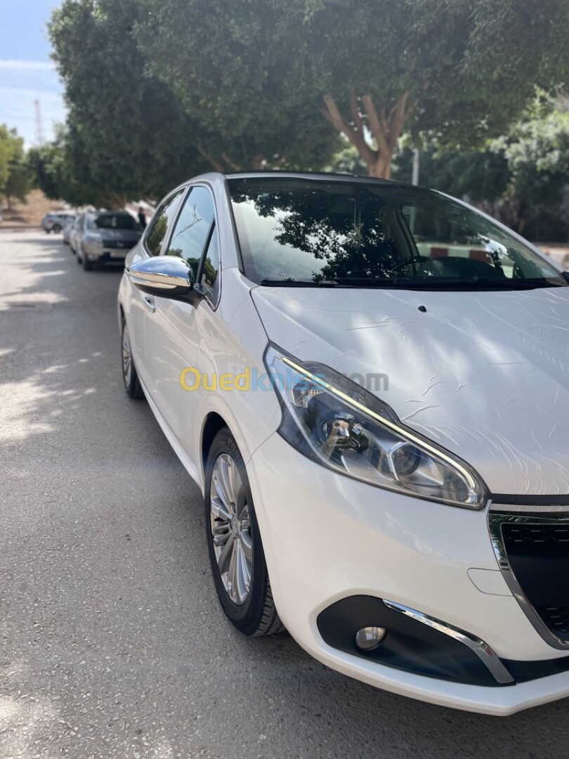 Peugeot 208 2018 Allure