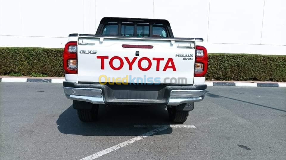 Toyota hilux 2024 OMAEN