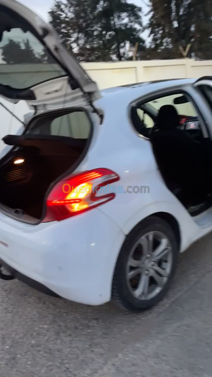 Peugeot 208 2015 208