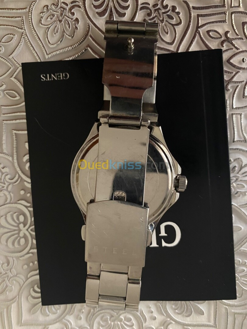 Montre originale Guess