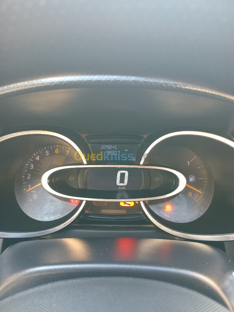 Renault Clio 4 2013 N 2 ESSENCE