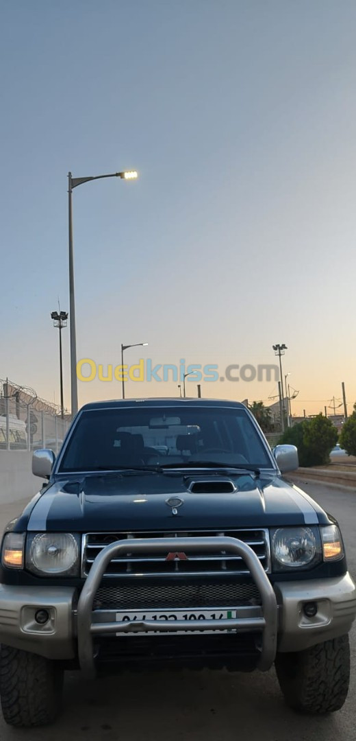 Mitsubishi Pajero Court 2000 