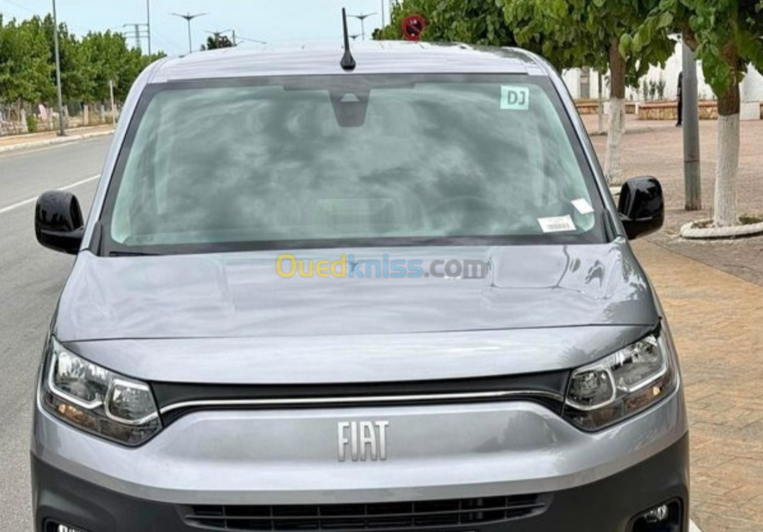 Fiat Doblo 2024 La tot