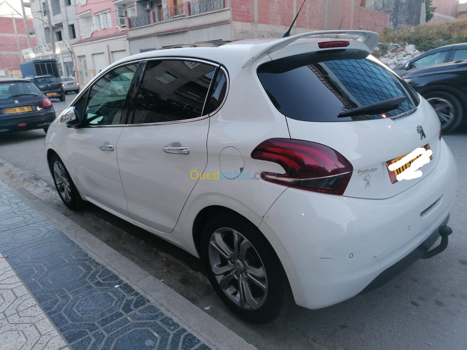 Peugeot 208 2015 Allure