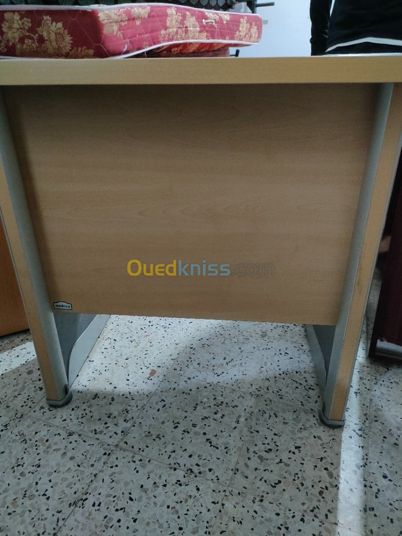 Des bureau et outils 