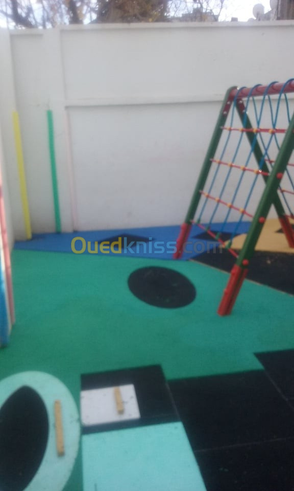 piste d'athlétisme aire de jeux pour enfants