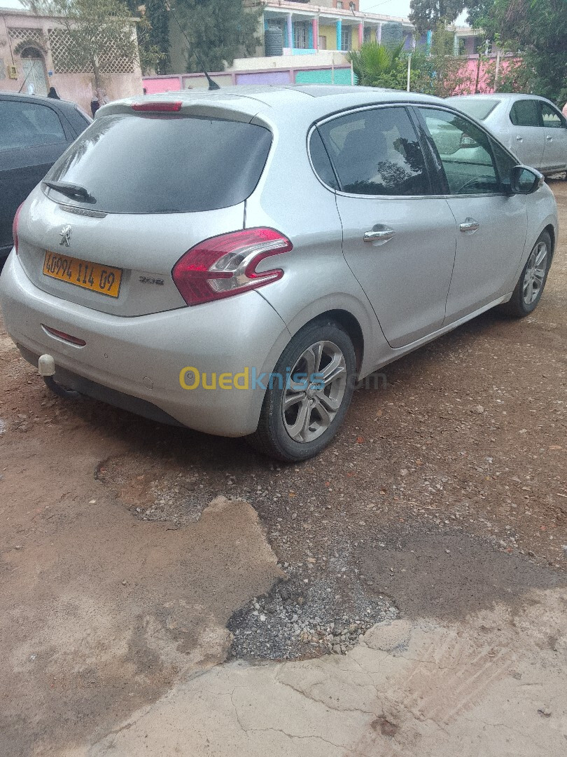 Peugeot 208 2014 Silver Line