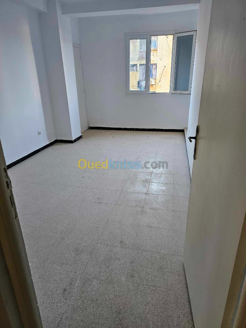 Location Appartement F4 Bouira Lakhdaria