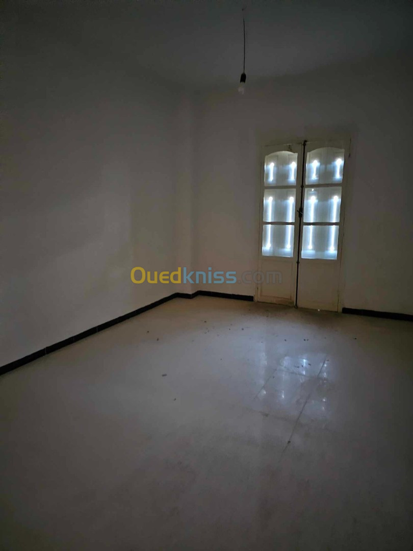 Location Appartement F4 Bouira Lakhdaria