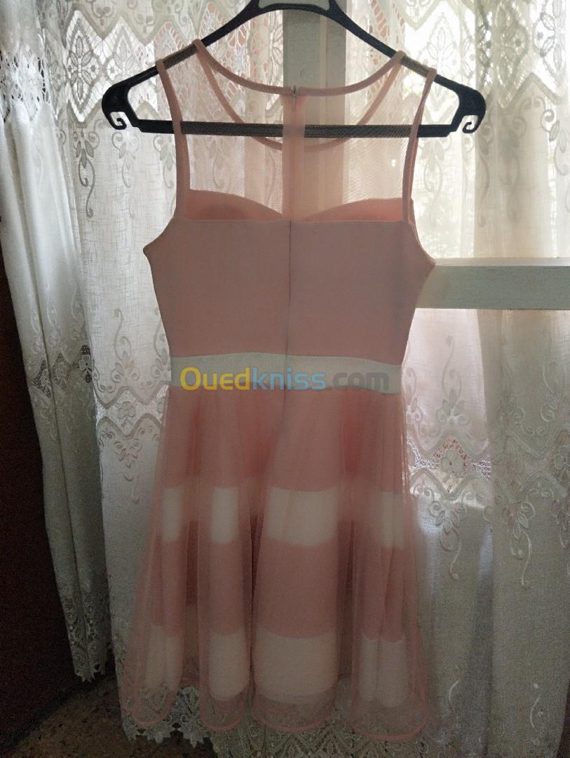 Robe dentelle rose et blanche 