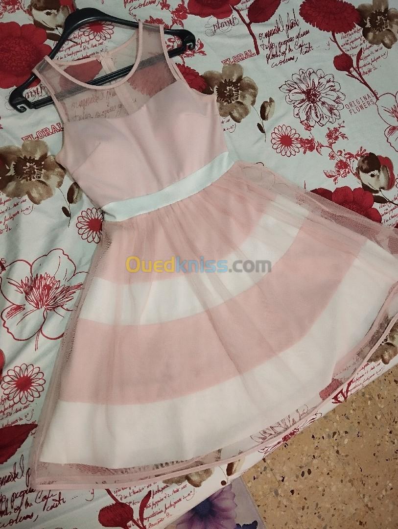 Robe dentelle rose et blanche 