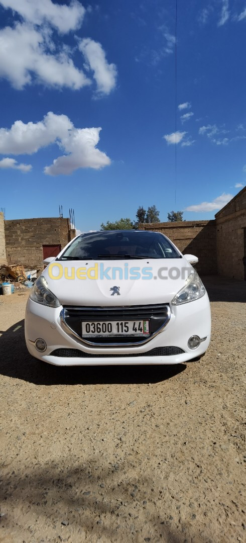 Peugeot 208 2015 Allure