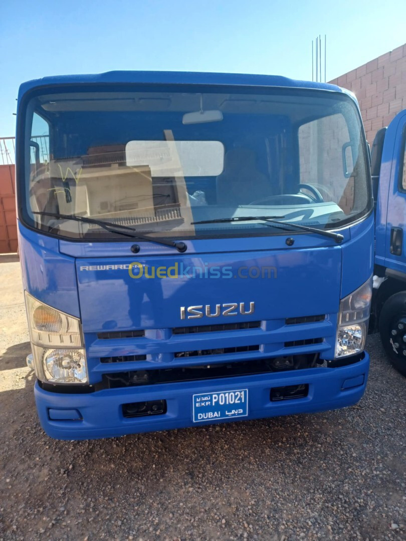 Isuzu NPR 2024