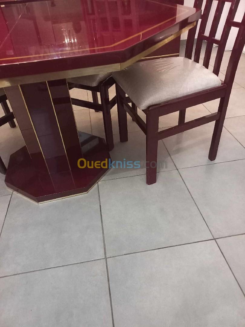 Table avec 6 chaises et une rallonge 