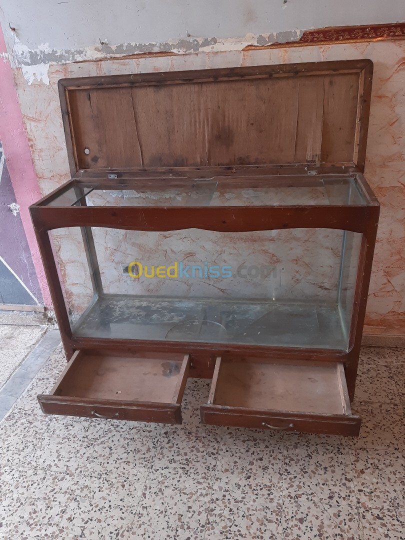 Aquarium avec meuble d'origine sur pied bonne occasion 