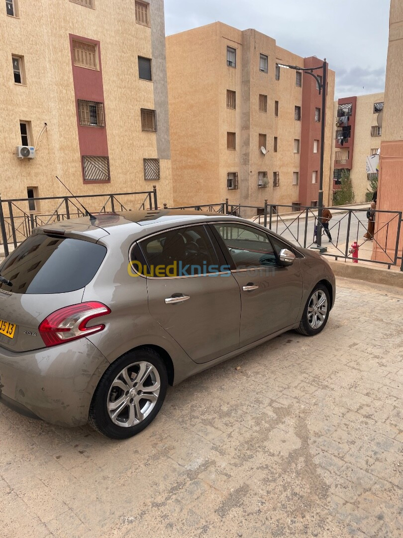 Peugeot 208 2015 Allure