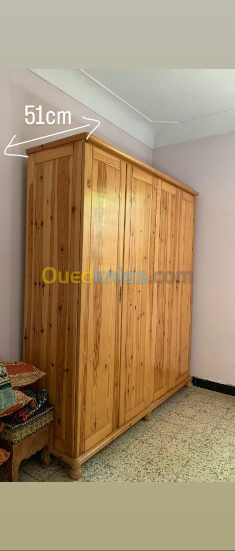 Armoire en bois blanc 