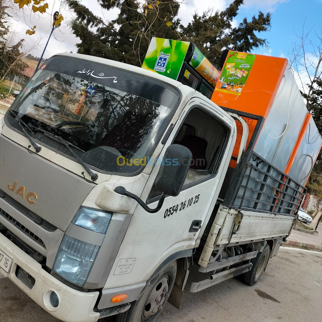 CAMION PLATEAU TRANSPORT MARCHANDISES 