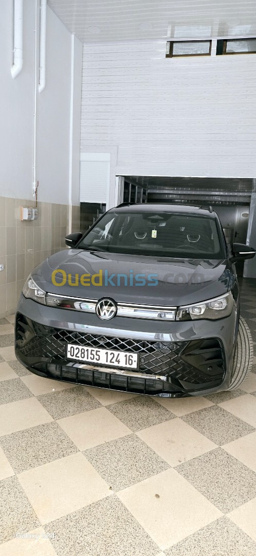 Volkswagen Tiguan 2024 R-LINE pack black