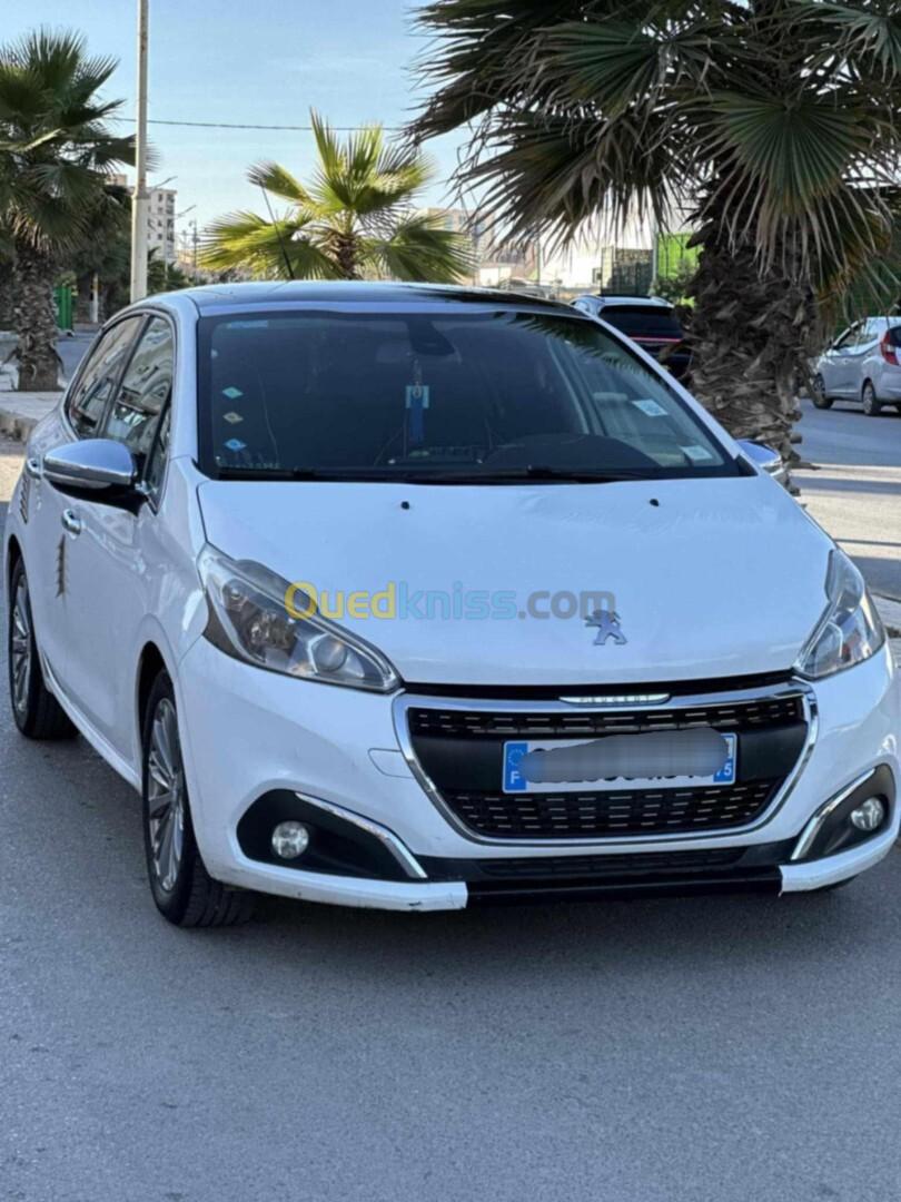 Peugeot 208 2015 Allure