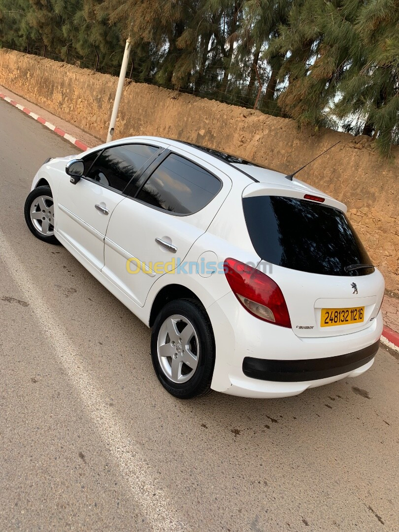 Peugeot 207 2012 Fennec