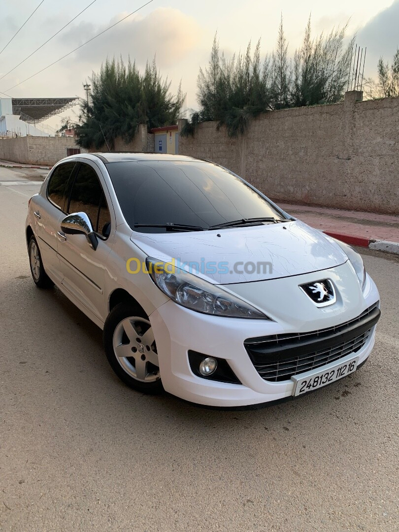 Peugeot 207 2012 Fennec