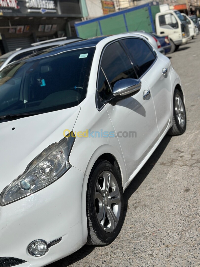 Peugeot 208 2015 Allure