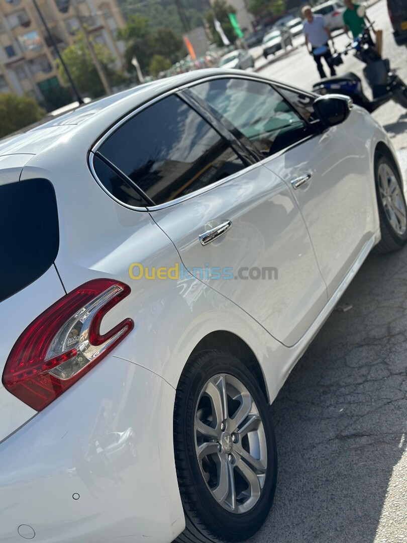 Peugeot 208 2015 Allure