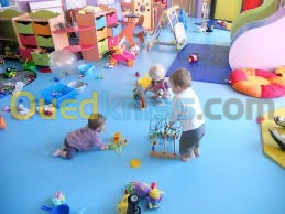 Directrice de Crèche/ مديرة روضة أطفال