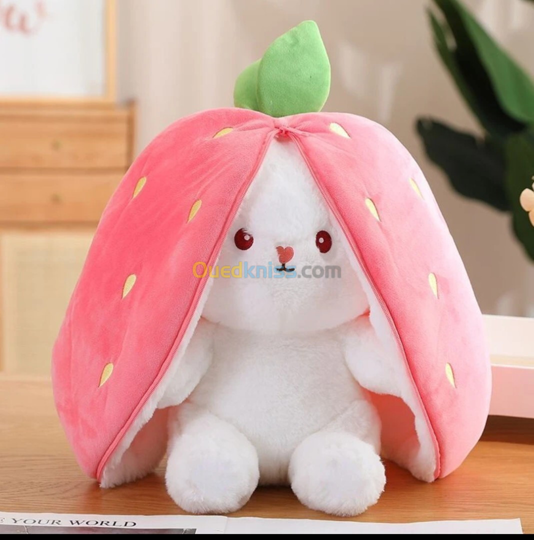 peluche lapain fraise caché 