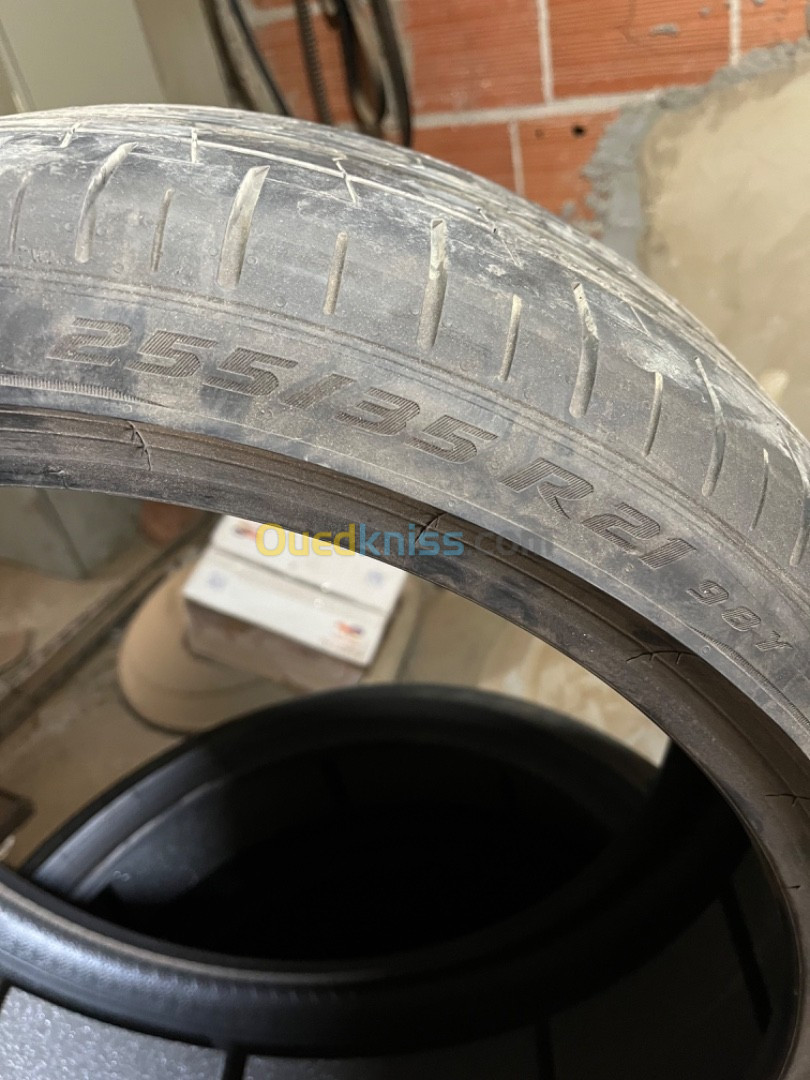 PIRELLI P zero 255/35/21 