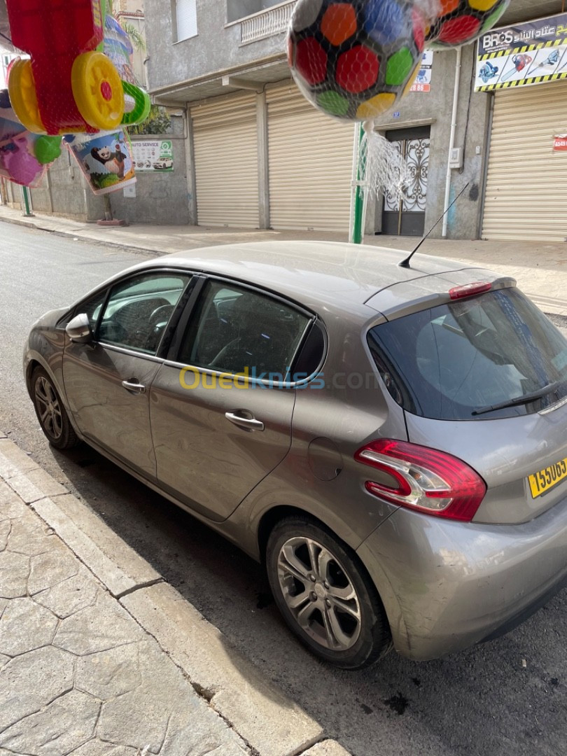 Peugeot 208 2012 