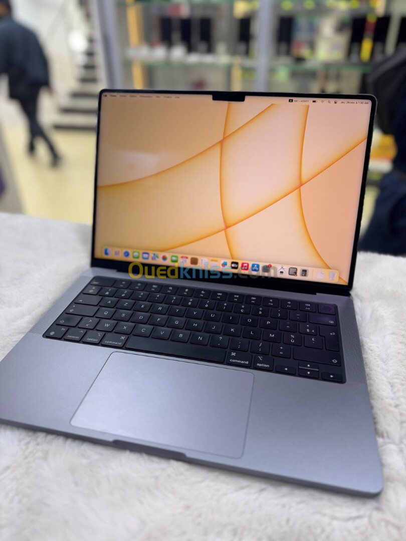 MACBOOK PRO M3  8/512gb