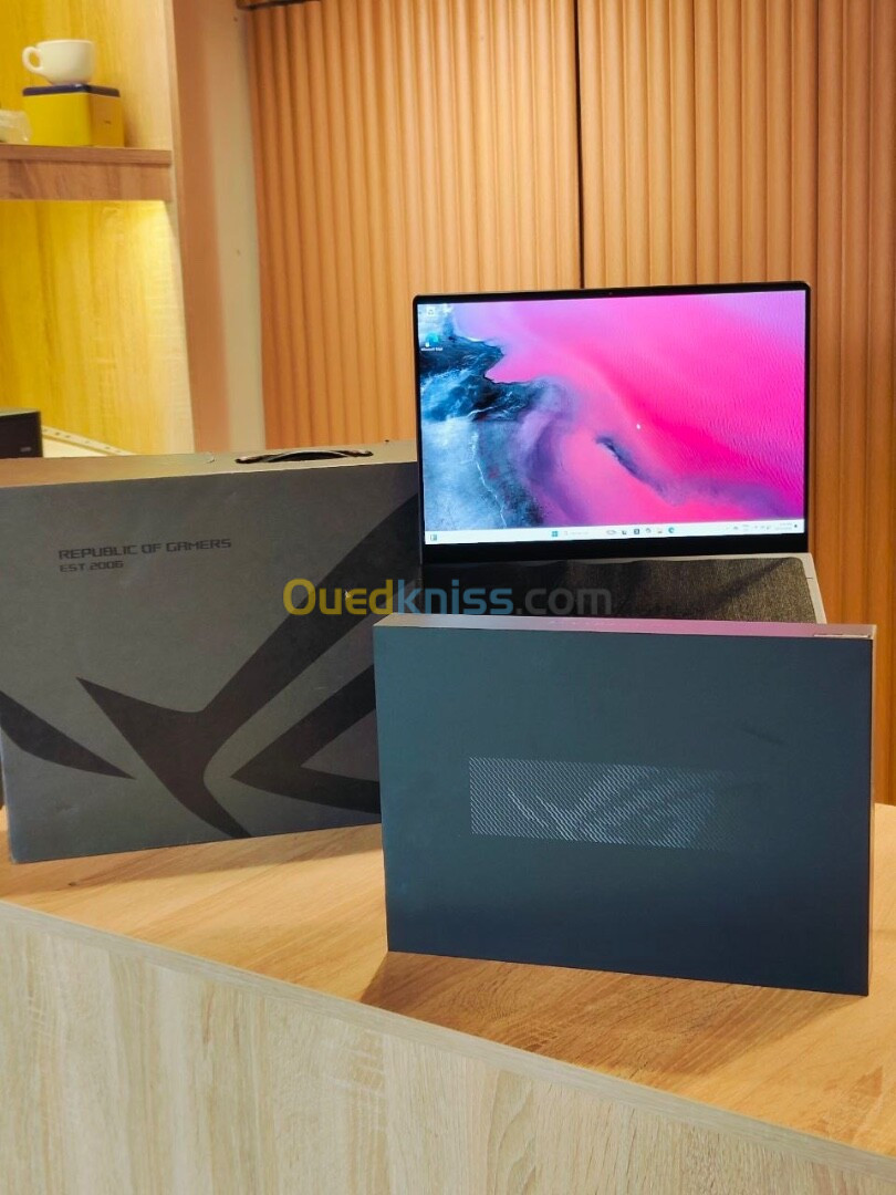 ASUS ROG Zephyrus G14 14" 3K OLED 120Hz Ryzen 9 8945HS, RTX 4070, 32 GB RAM, 1 TB SSD