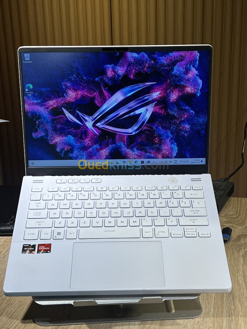 ASUS ROG Zephyrus G14 14" QHD 120Hz AMD Ryzen 9-6900HS, AMD Radeon RX 6800S, 16GB RAM, 1TB PCIe SSD