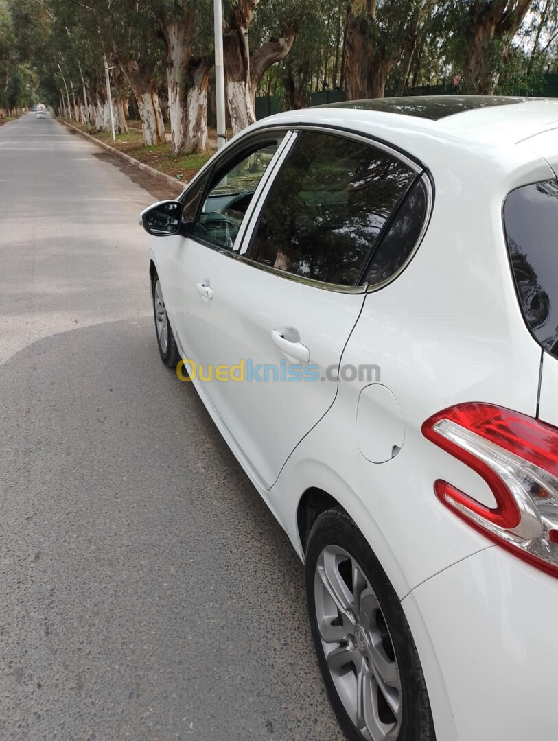 Peugeot 208 2015 Allure