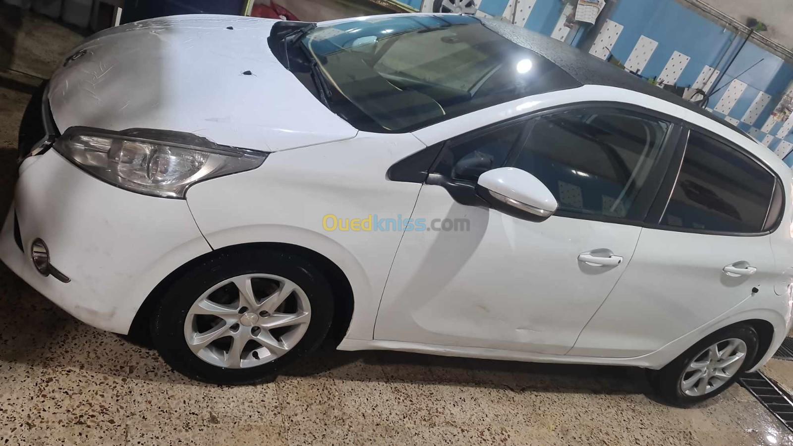 Peugeot 208 2015 Allure