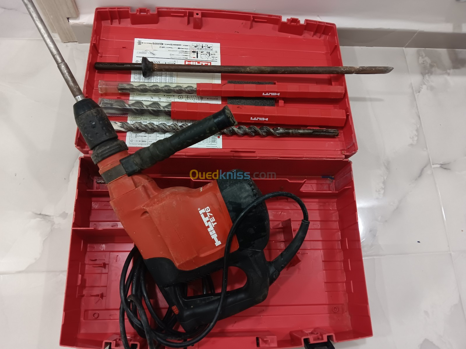 PERFORATEUR-PIQUEUR HILTI