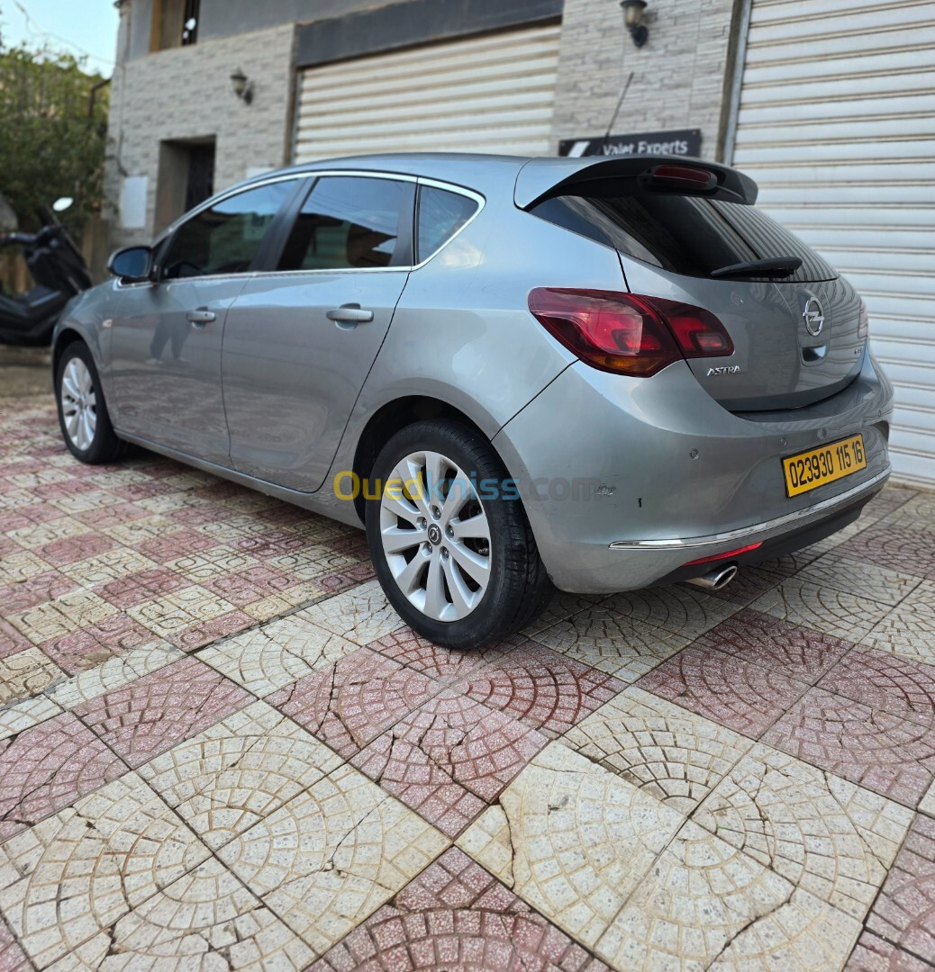 Opel Astra 2015 COSMO