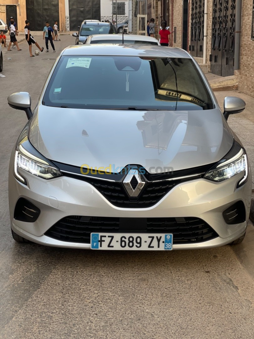 Renault Clio 2023 