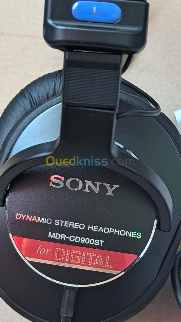 MDR-CD900ST Studio Monitor Stereo Headphones 