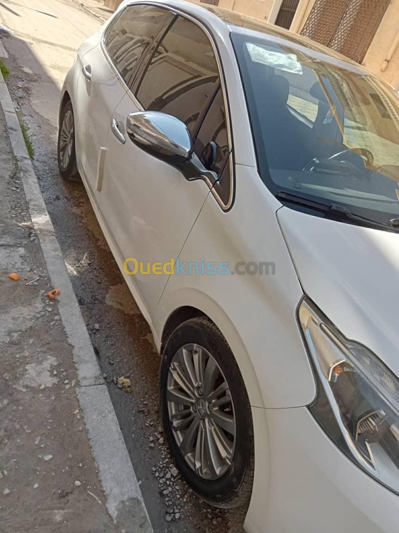 Peugeot 208 2015 Allure Facelift