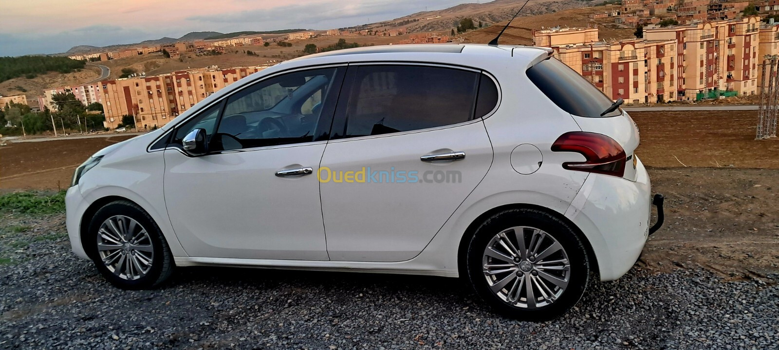 Peugeot 208 2015 Allure Facelift