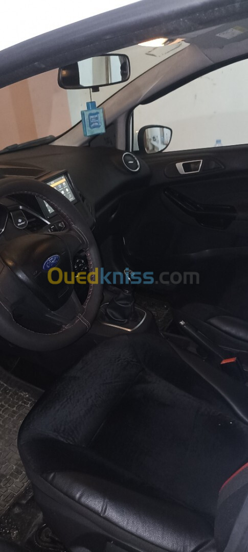 Ford Fiesta 2015 Titanium 