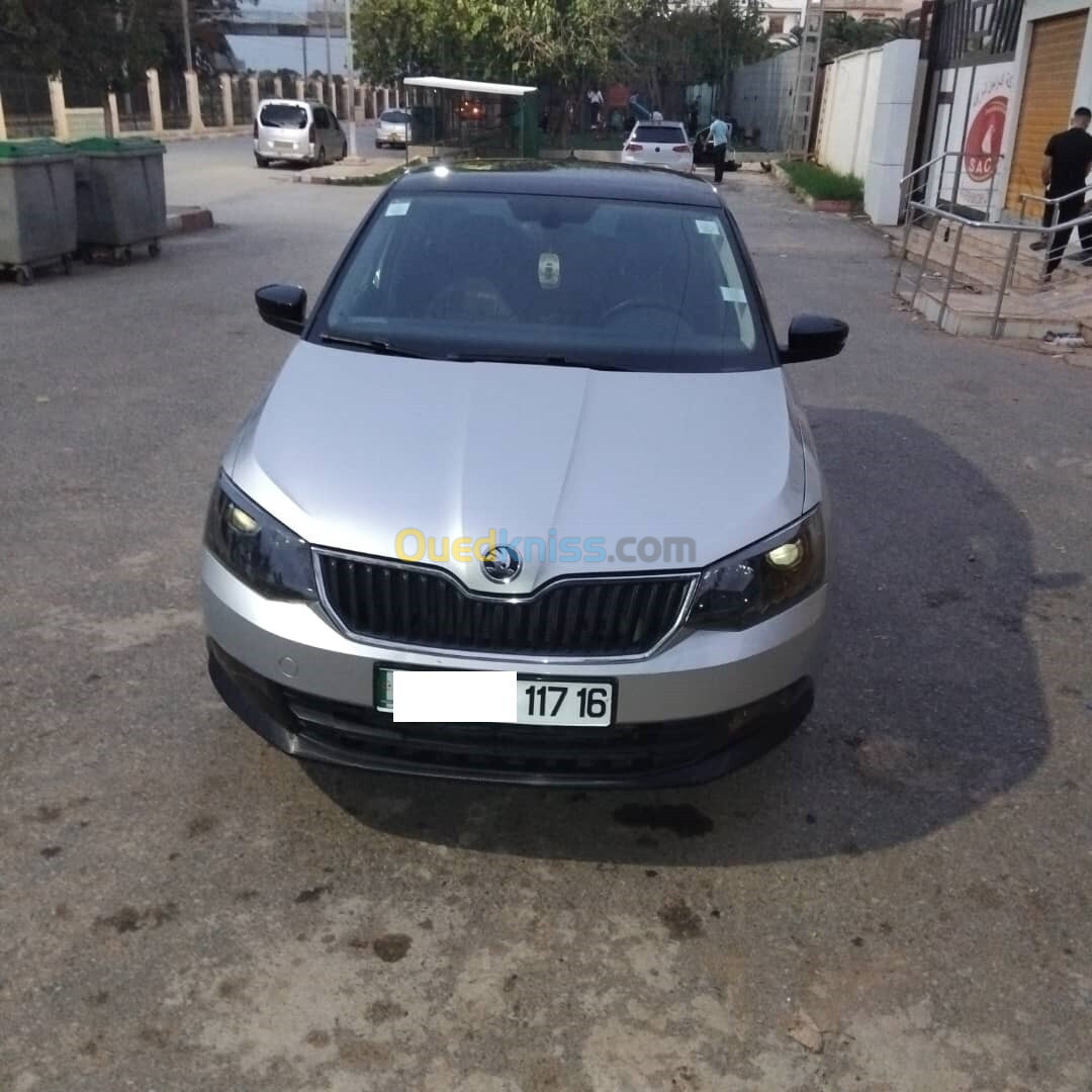 Skoda Fabia 2017 Style (avec toit panoramique)