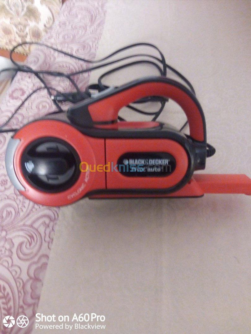 Aspirateur auto Black Decker 