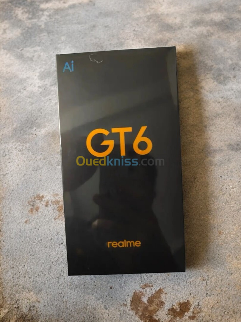 Realme GT6 china 8 gen 3   12/256